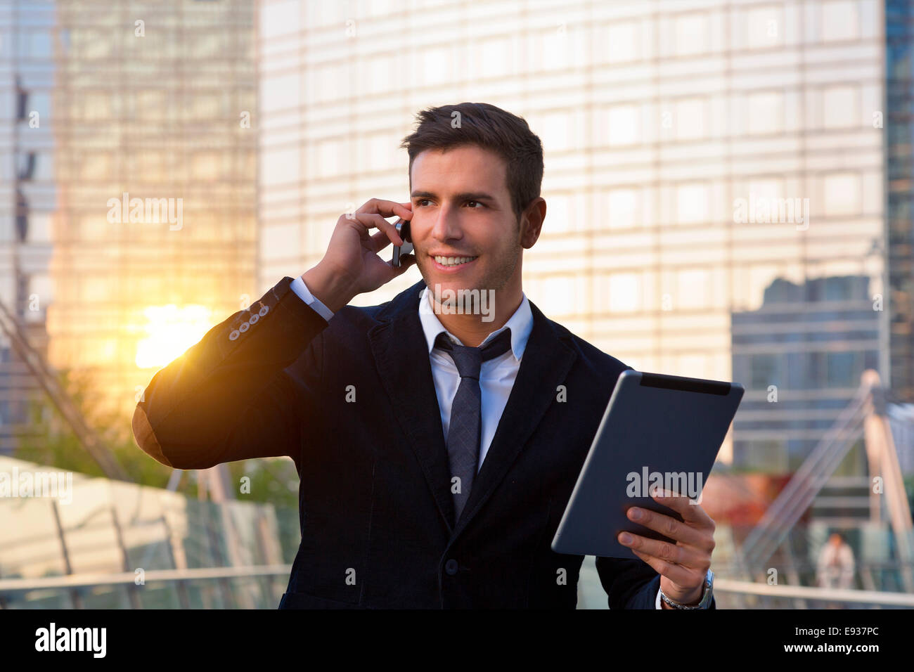 Businessman Using Mobile Phone Banque D'Images