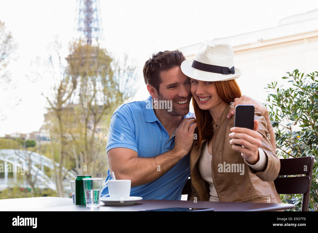 Couple en visite à Paris Banque D'Images
