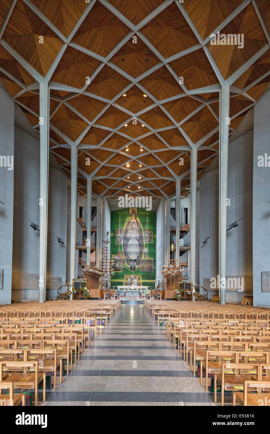L'intérieur de la nouvelle cathédrale de Coventry, Coventry, Warwickshire, England, UK Banque D'Images