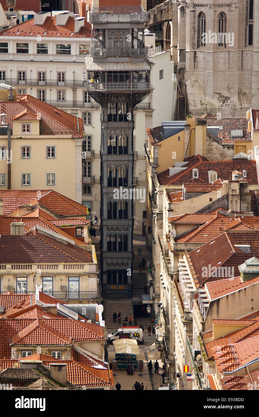 Vue aérienne verticale de l'Elevador de Santa Justa à Lisbonne. Banque D'Images