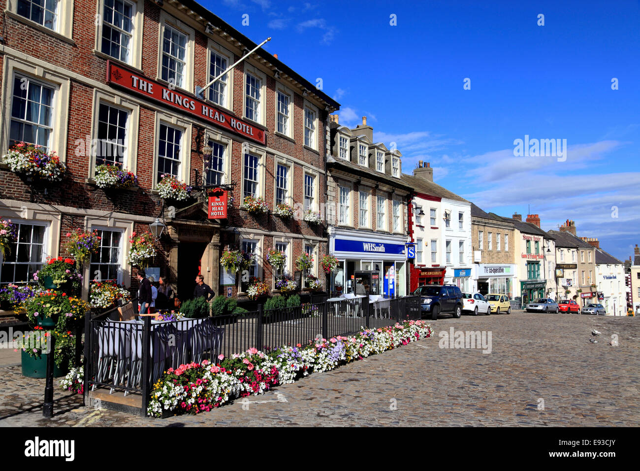 3265. Place du marché, Place de l'église Trinity, Richmond, North Yorkshire, UK Banque D'Images