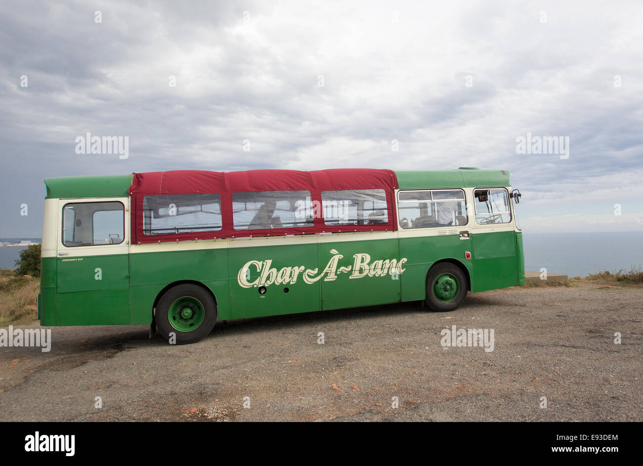 Char un banc tour bus Jersey Channel Islands Char à banc coach tours de  l'île de Jersey Photo Stock - Alamy