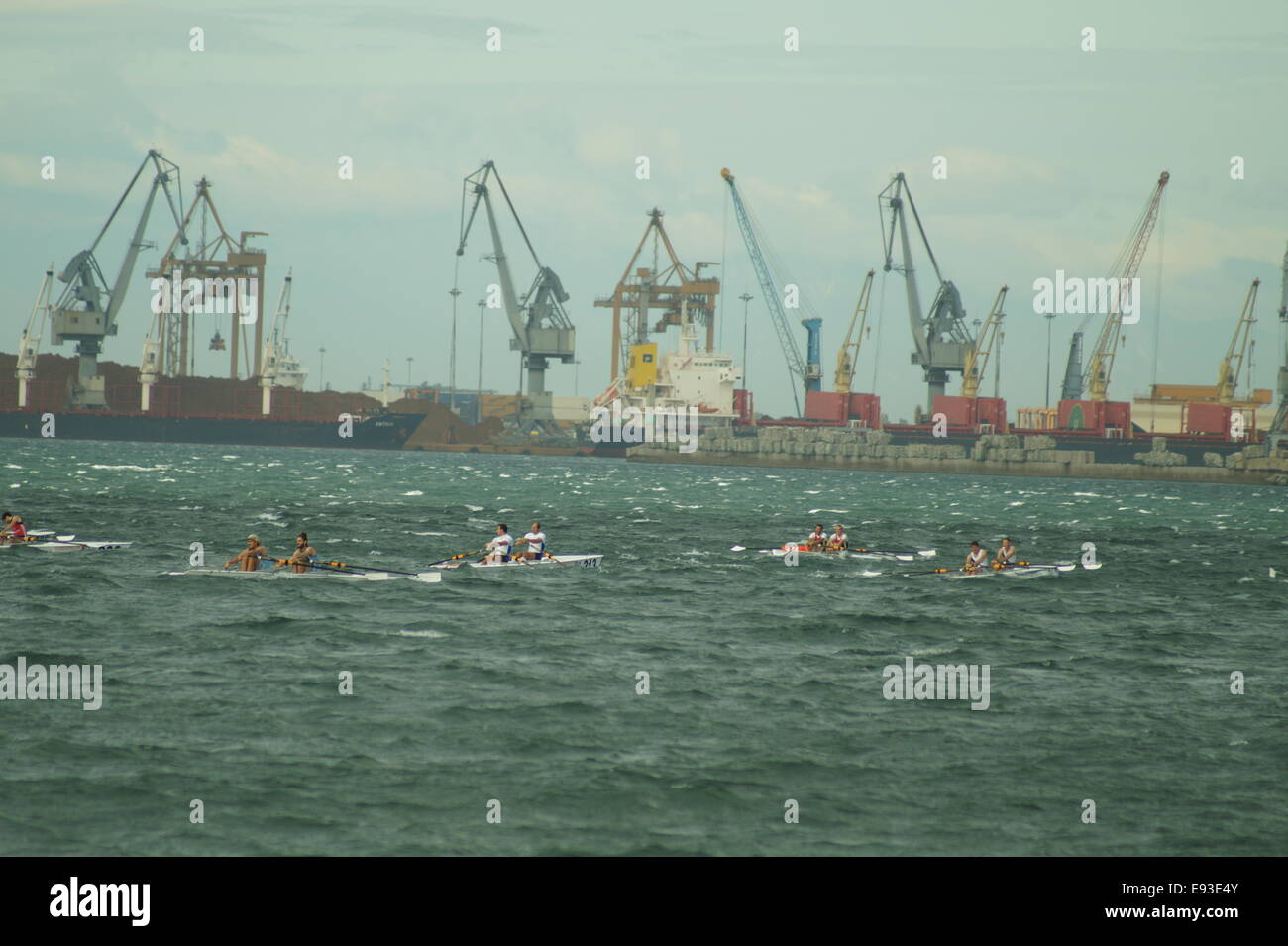 Thessalonique, Grèce. 18 Oct, 2014. Finale Mondiale d'aviron de mer . Deuxième jour de l'Aviron Monde 2014 featured les dernières sessions, dans le nord de la ville portuaire grecque de Thessalonique. Credit : Orhan Tsolak/Alamy Live News Banque D'Images