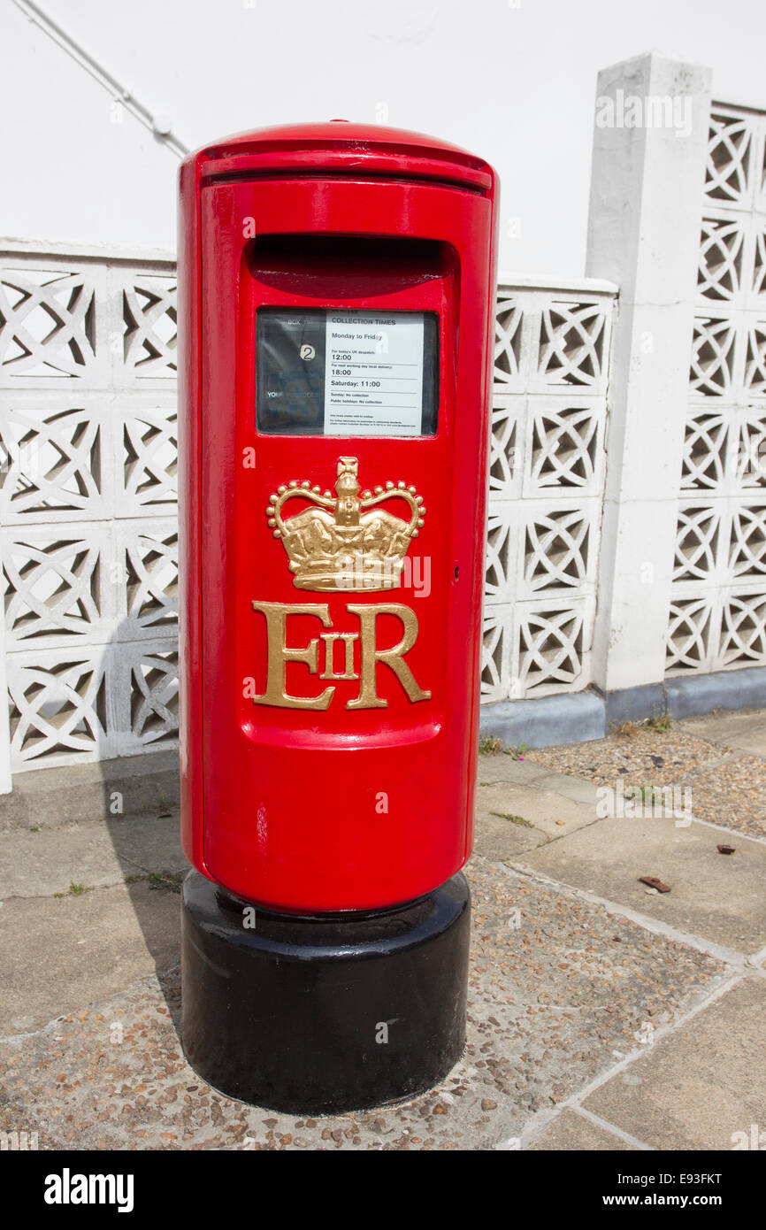 Bureau de poste style moderne pilier rouge fort ER Banque D'Images