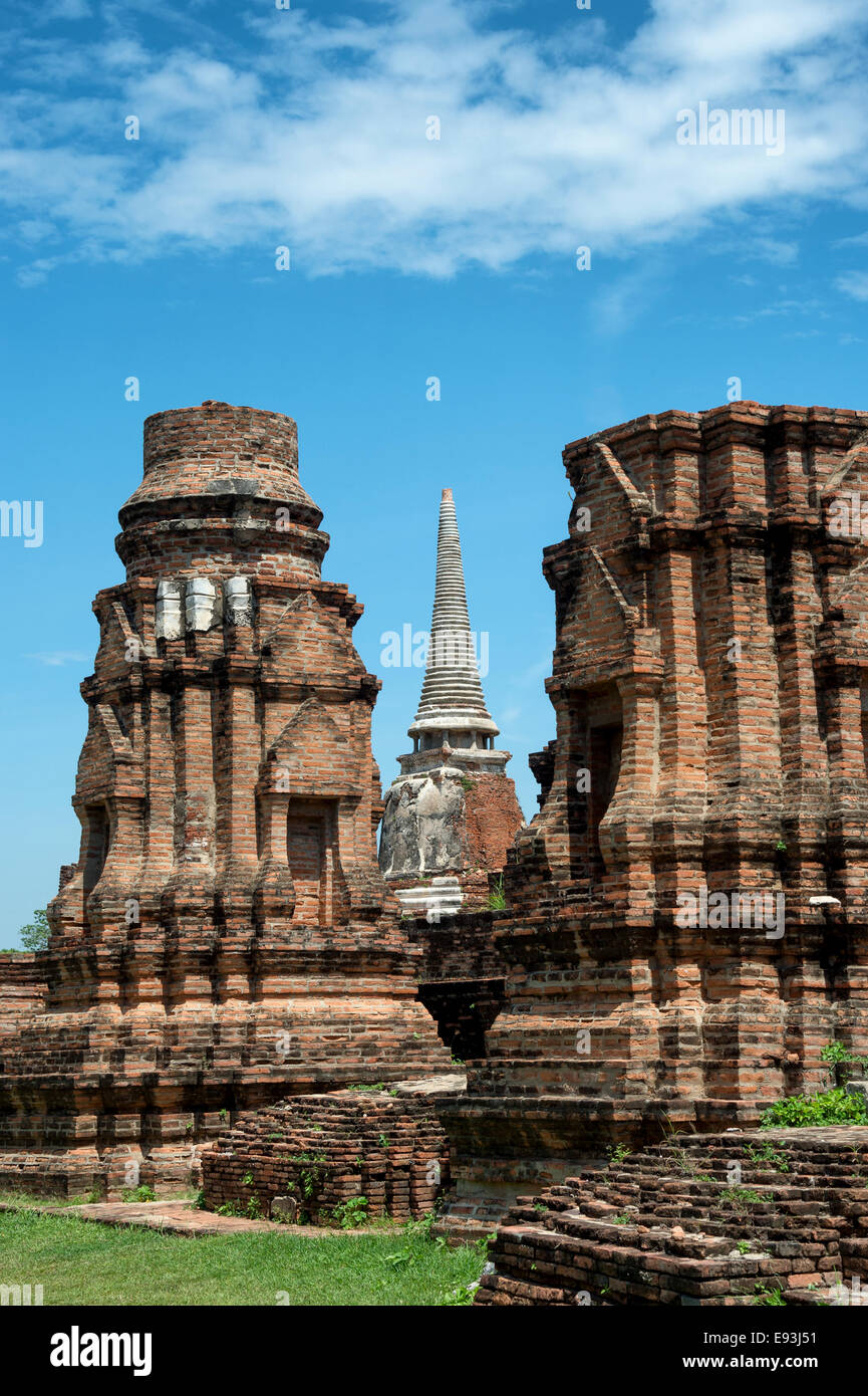 D'anciennes ruines du Wat Mahathat à Ayutthaya, Thaïlande Banque D'Images