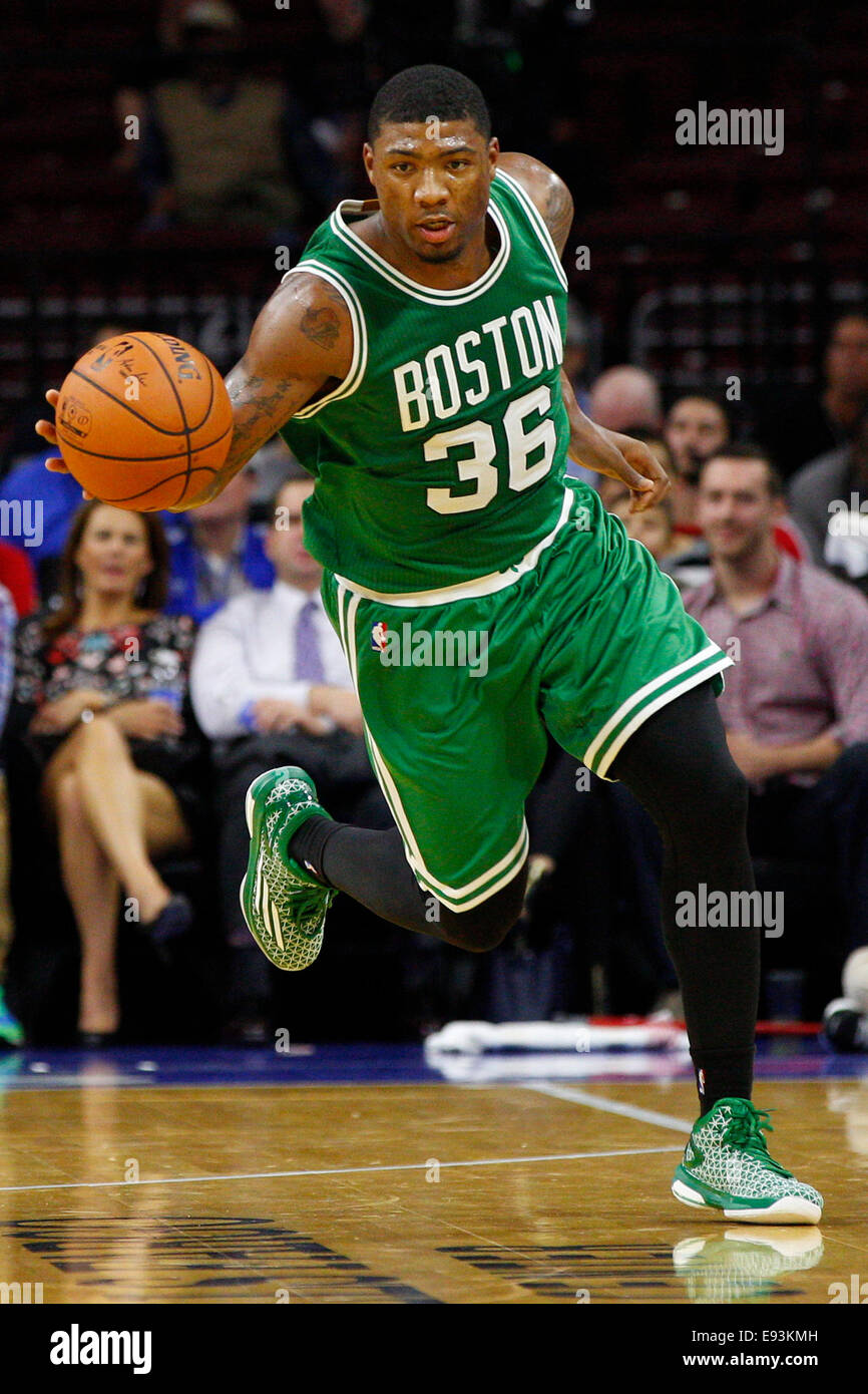 16 octobre 2014 : Boston Celtics guard Marcus Smart (36) en action lors de la pré-saison NBA match entre les Boston Celtics et les Philadelphia 76ers au Wells Fargo Center de Philadelphie, Pennsylvanie. Les Celtics ont remporté 111-91. Christopher (Szagola/Cal Sport Media) Banque D'Images