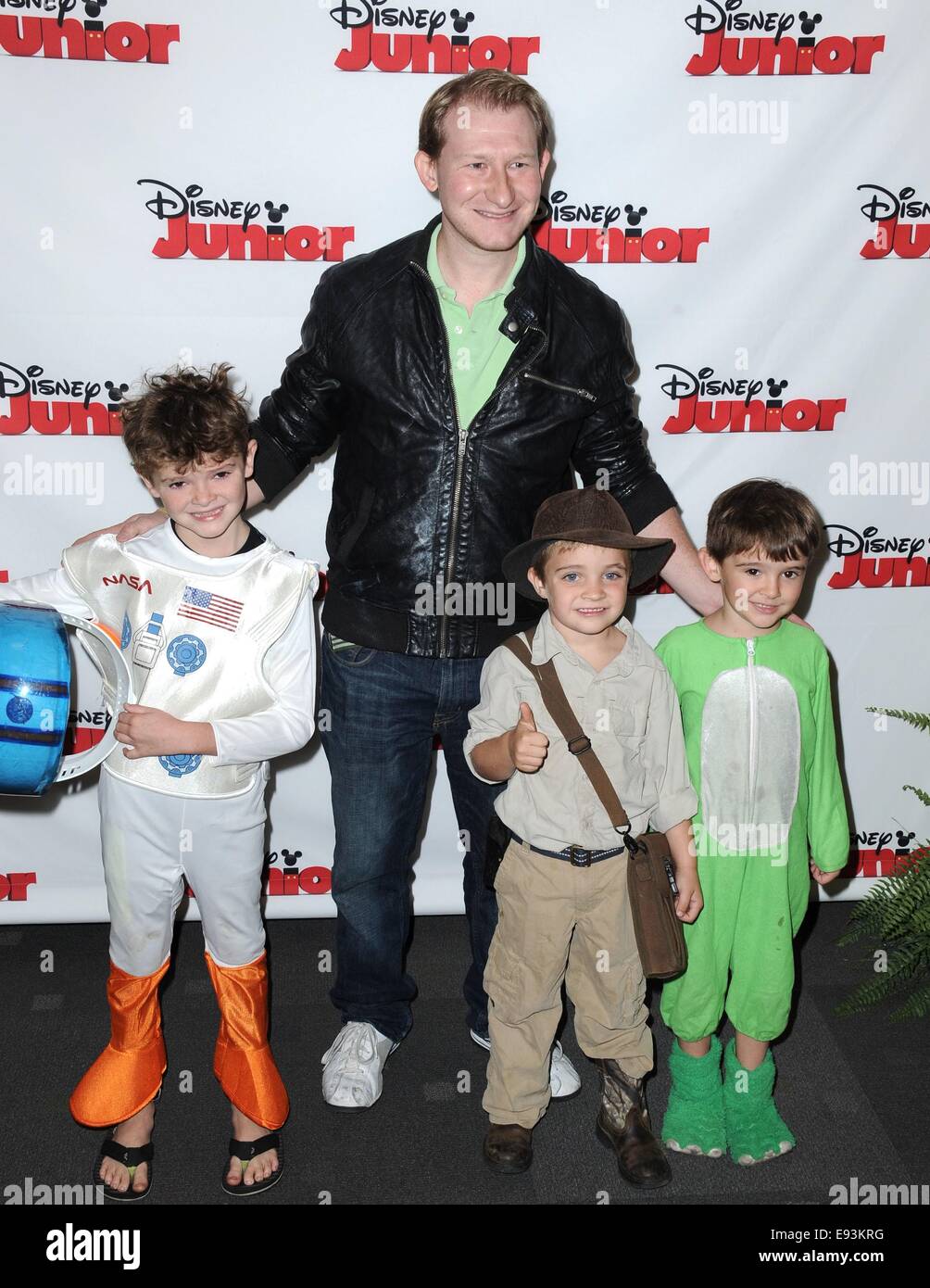 Los Angeles, CA, USA. 18 Oct, 2014. Adam Wiley au hall des arrivées pour JAKE ET LES PIRATES NEVER LAND : BATAILLE POUR LE LIVRE, la première partie de costume Walt Disney Studios Frank G. Wells Theatre, Los Angeles, CA, 18 octobre 2014. Credit : Dee Cercone/Everett Collection/Alamy Live News Banque D'Images