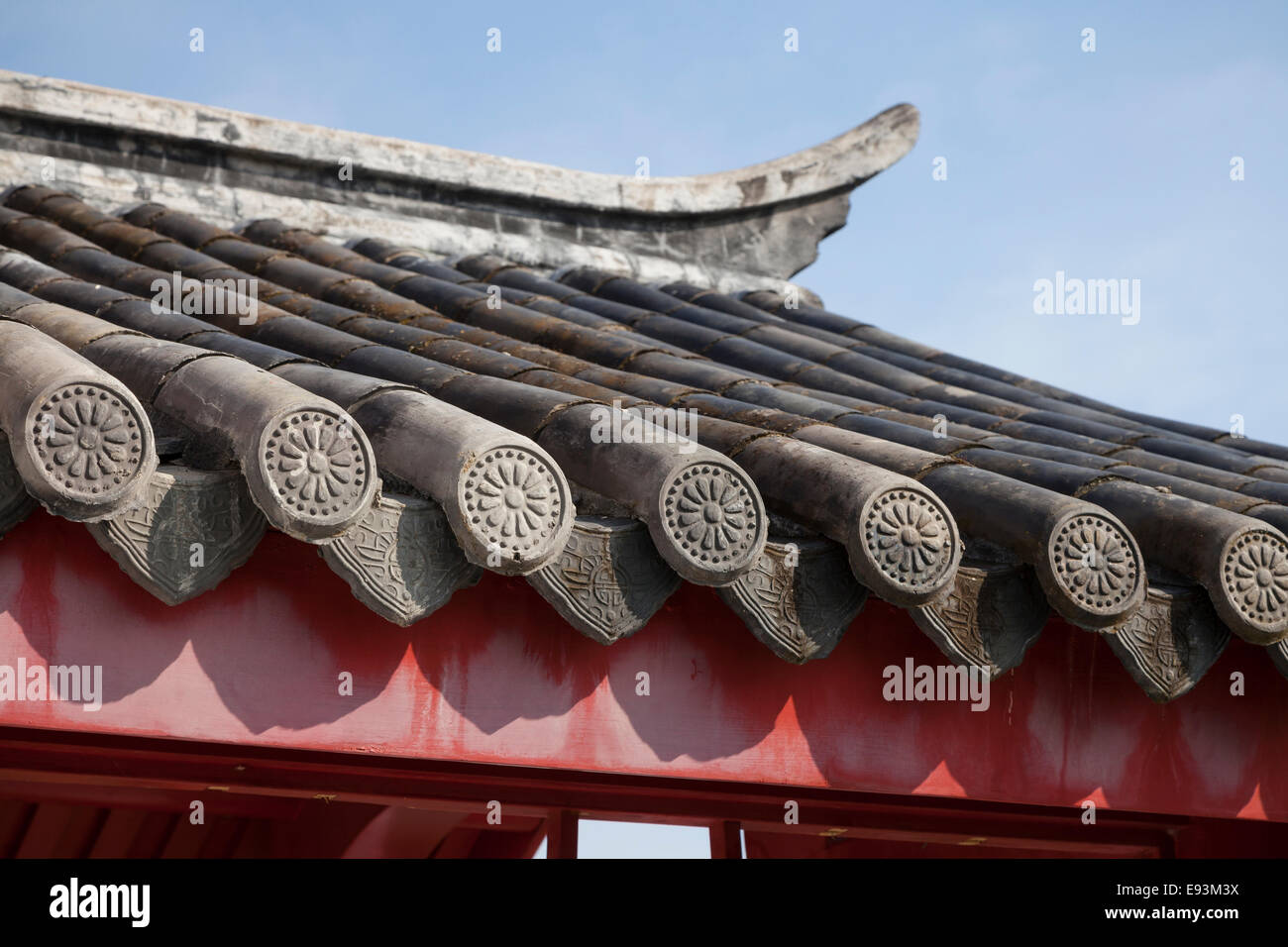 Tuile de toit traditionnel et le mortier détaillant de Fuzhou Ting Pavilion à la réconciliation chinois Park Banque D'Images