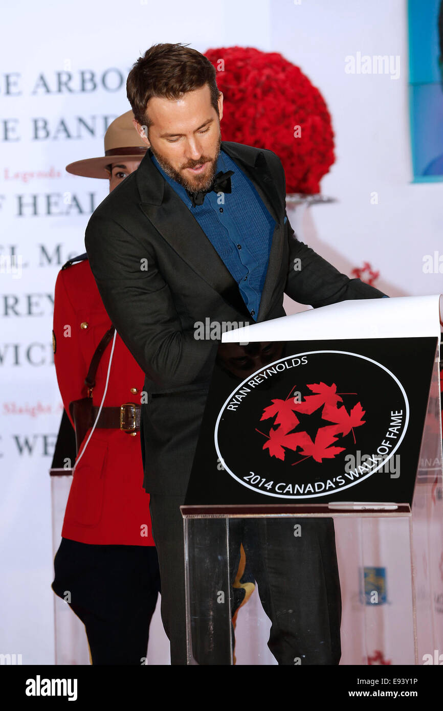 Toronto, Canada. 18 octobre 2014. Ryan Reynolds au Canada's Walk of Fame au Sony Centre pour l'art de la performance J.Kan/EXImages Banque D'Images