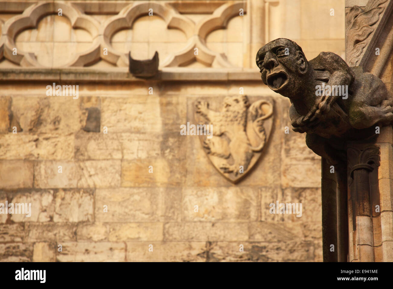 Gargoyle sur York Minster à York, en Angleterre. Banque D'Images