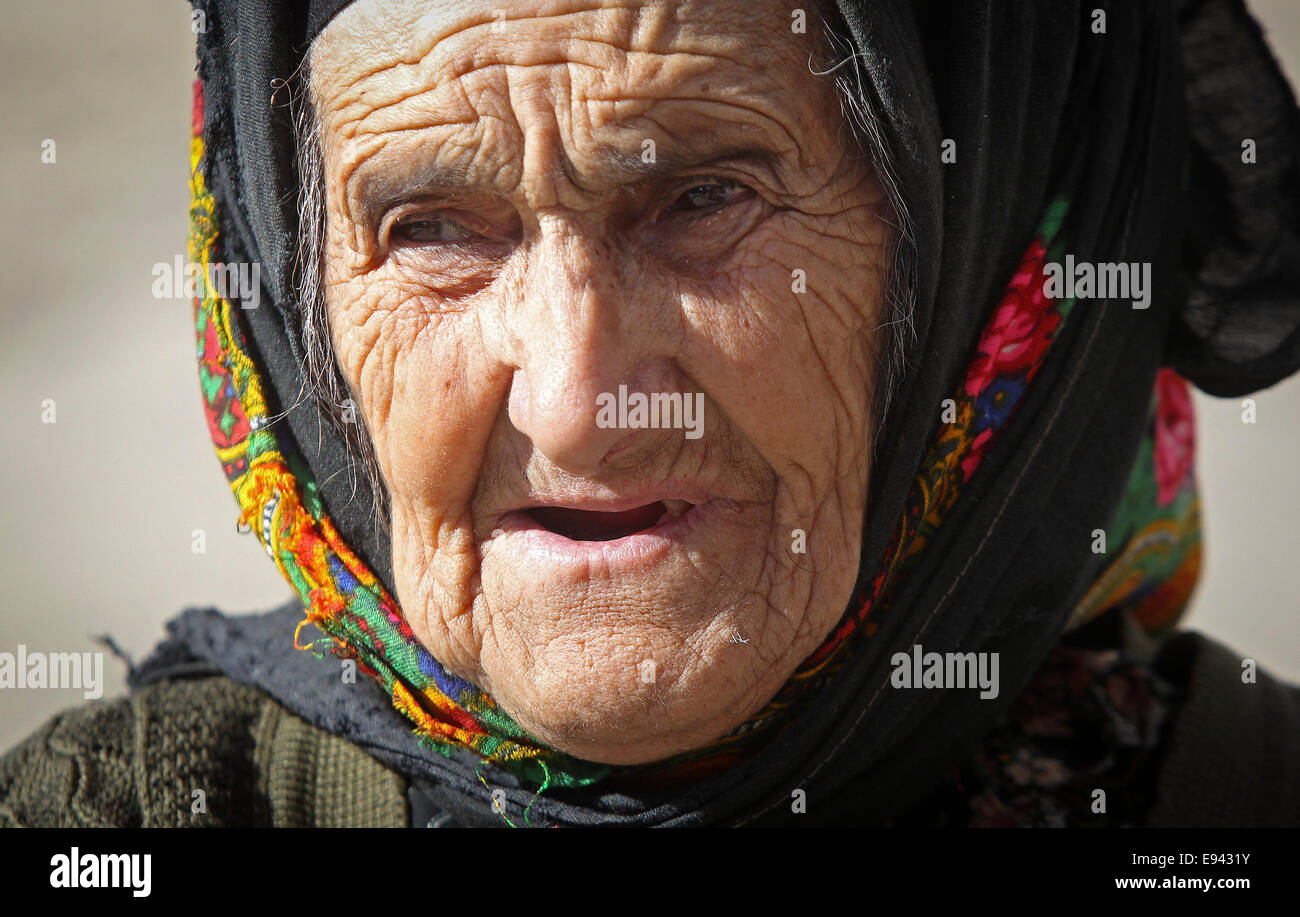 Province de Mazandaran, Iran. 18 Oct, 2014. Une femme est vue à un petit village de province de Mazandaran, le nord de l'Iran, le 18 octobre 2014. © Xinhua/Alamy Live News Banque D'Images