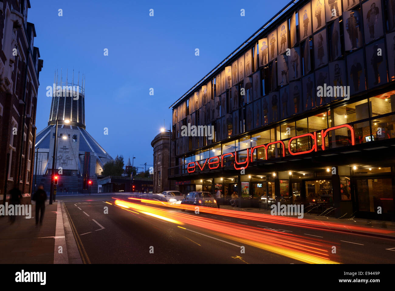 L'Everyman Theatre à Liverpool dans la nuit Banque D'Images