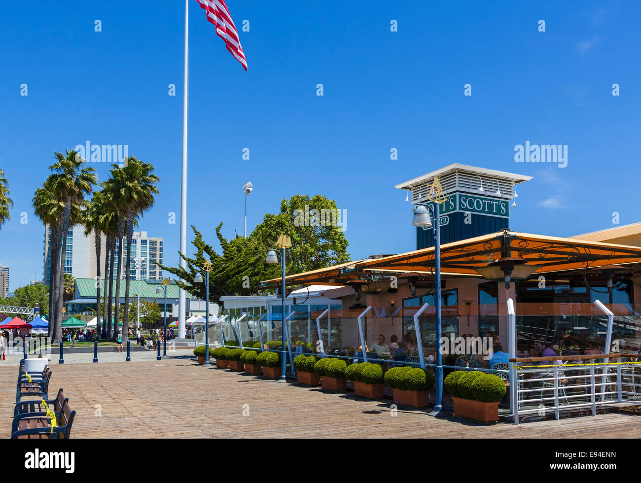 Scott's Seafood Restaurant sur le front de Jack London Square, Oakland, Californie, USA Banque D'Images