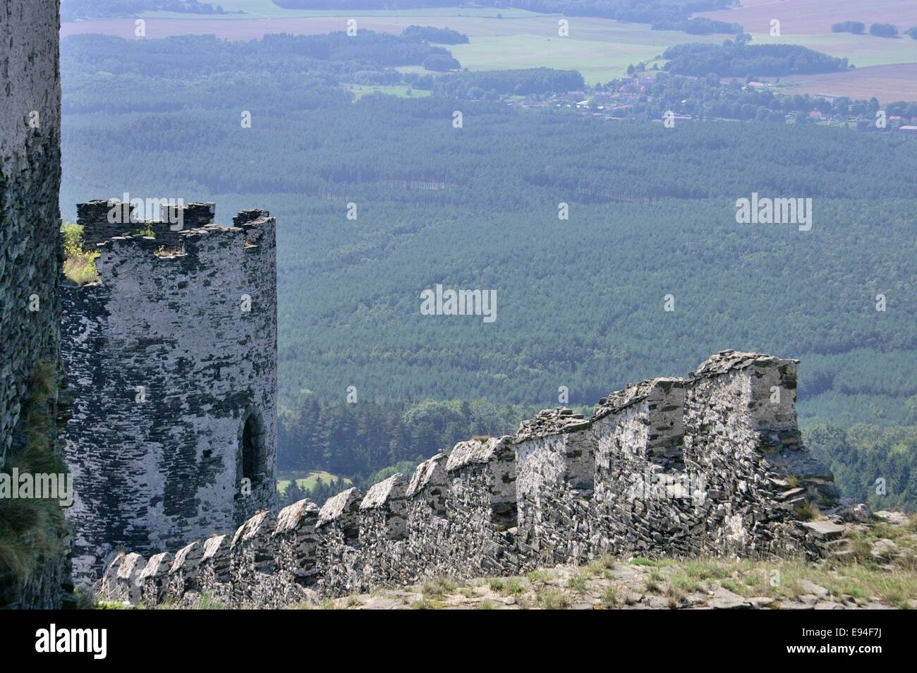 Vue depuis les ruines du château gothique Bezdez - Czech National Monument Banque D'Images