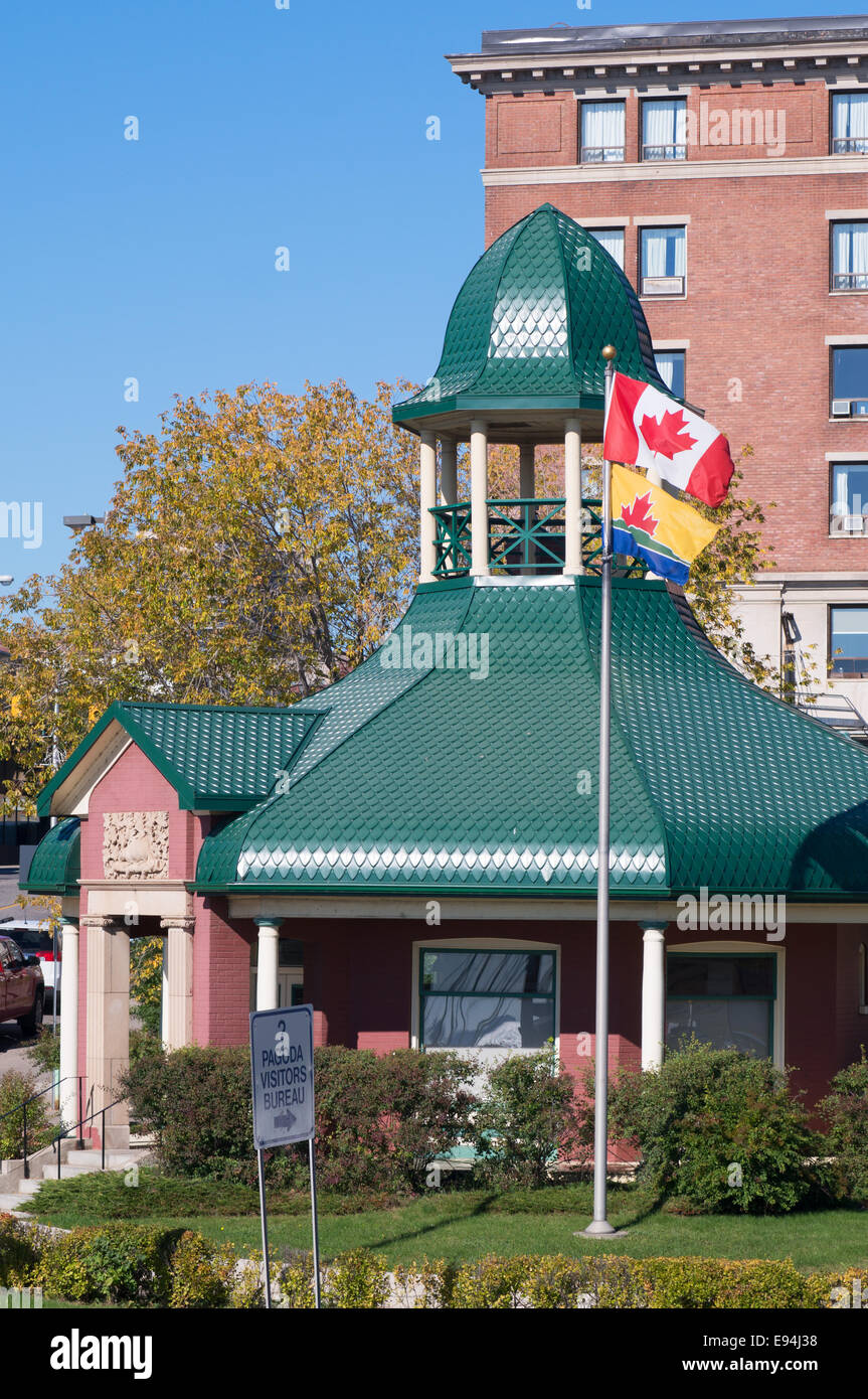Office de tourisme sous la forme d'une pagode Thunder Bay, Ontario, Canada Banque D'Images