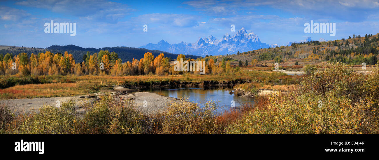Tôt le matin, la lumière d'automne sur la vallée et le Buffalo Tetons comme vu du Parc National de Grand Teton, Wyoming Banque D'Images