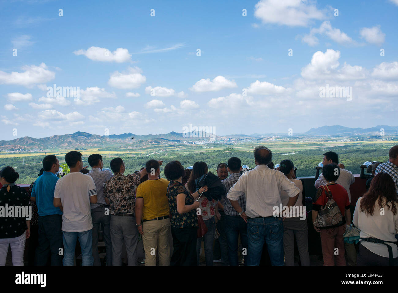 6 septembre 2013, Séoul, Corée du Sud - les touristes à l'observatoire de Dora dans la zone démilitarisée (DMZ). Banque D'Images