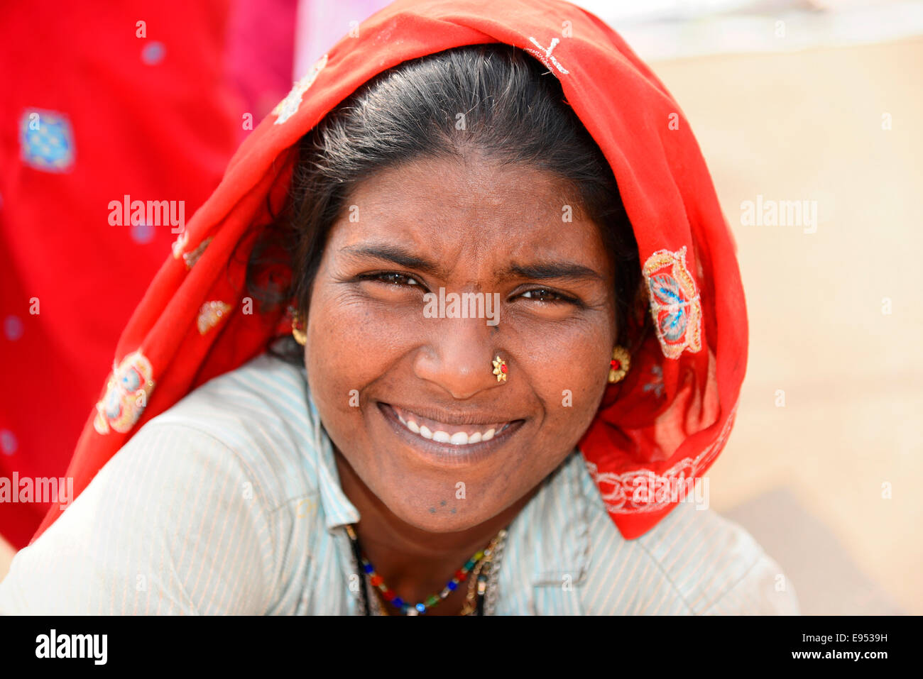 Jeune femme indienne, portrait, à Mumbai, Maharashtra, Inde Banque D'Images