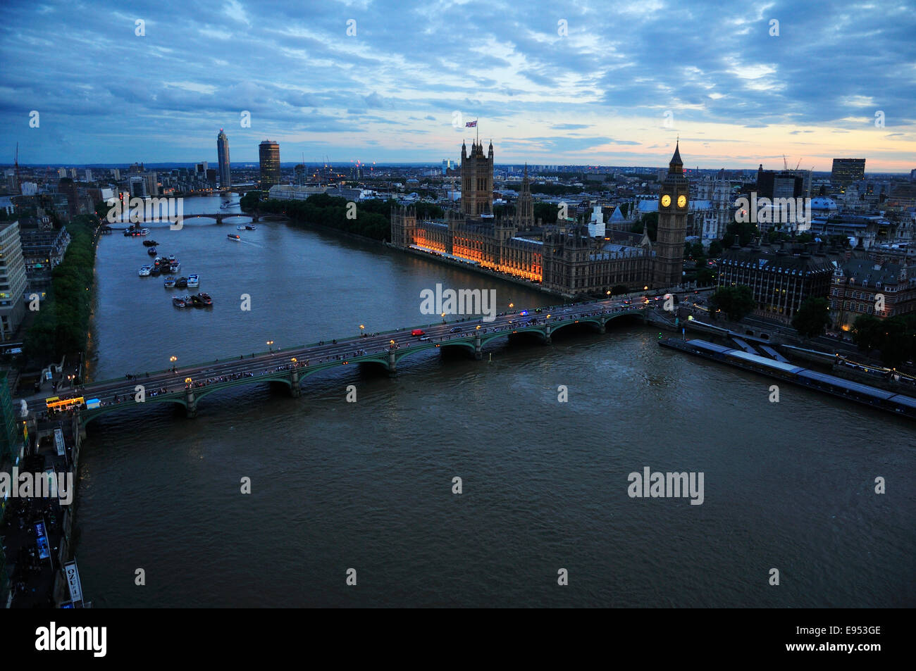 Vue depuis le London Eye de Westminster Bridge, chambres du Parlement, et Elizabeth Tower Clock Tower, London, England Banque D'Images