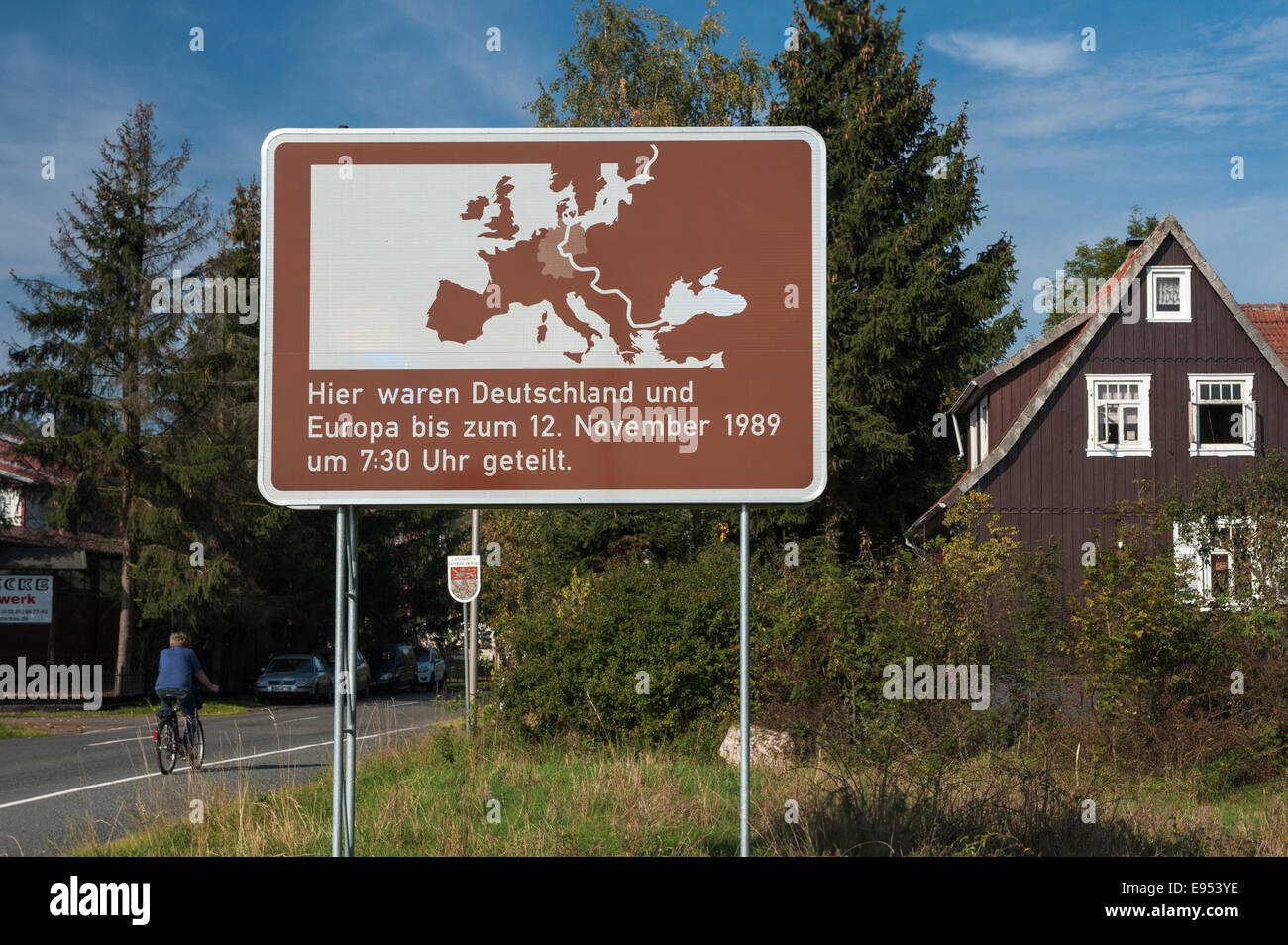 Panneau routier l'unité allemande, frontière de Thuringia-Saxony, Ellrich, Thuringe, Allemagne Banque D'Images