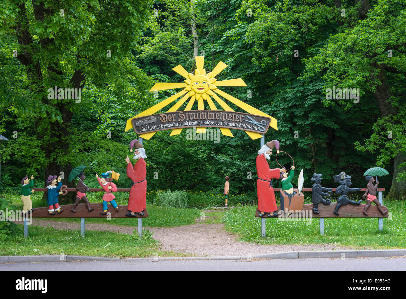 Caractères de l'truwwelpeter «' le livre d'enfants de Heinrich Hoffmann, sculpté dans le bois par Guenther Gerke, entrée privée Banque D'Images