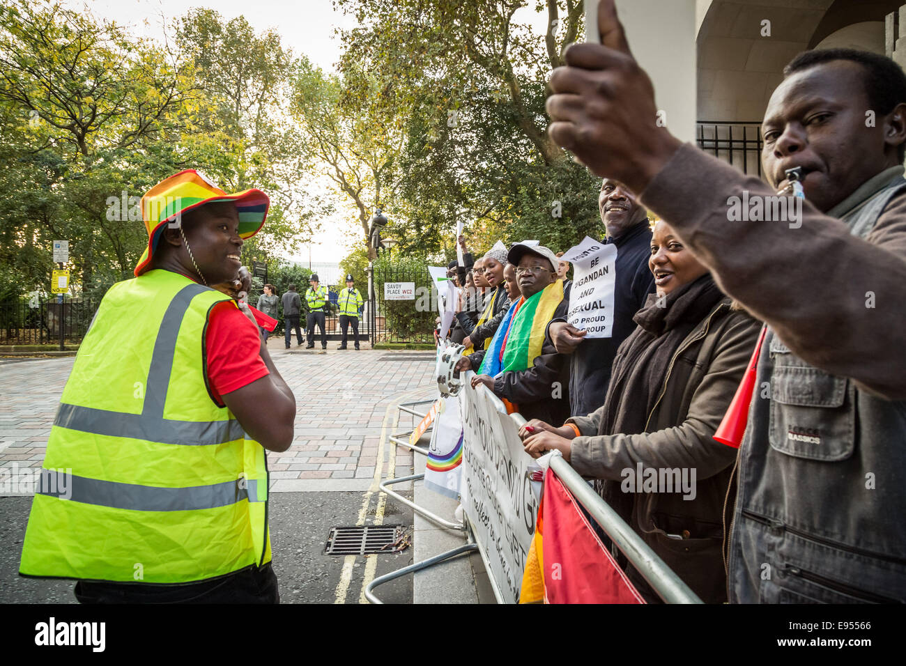 Londres, Royaume-Uni. 20 Oct, 2014. Protestation LGBT à Londres contre le président ougandais Museveni Crédit : Guy Josse/Alamy Live News Banque D'Images