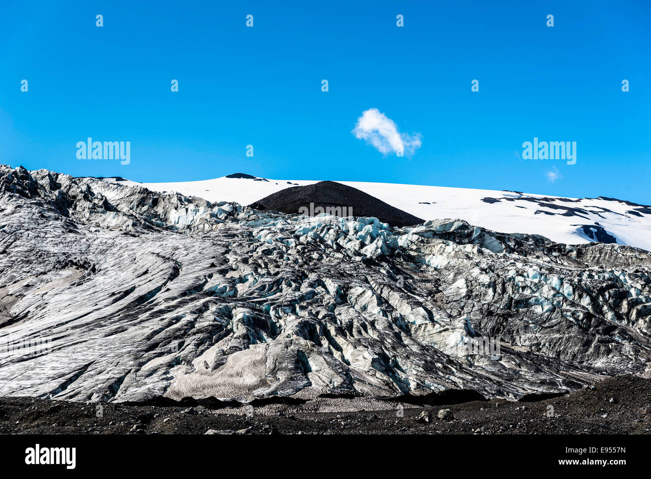 Formations de glace, des sommets enneigés de la chaîne de montagnes volcaniques Kverkfjöll, sur le bord nord du glacier Vatnajökull, highlands Banque D'Images