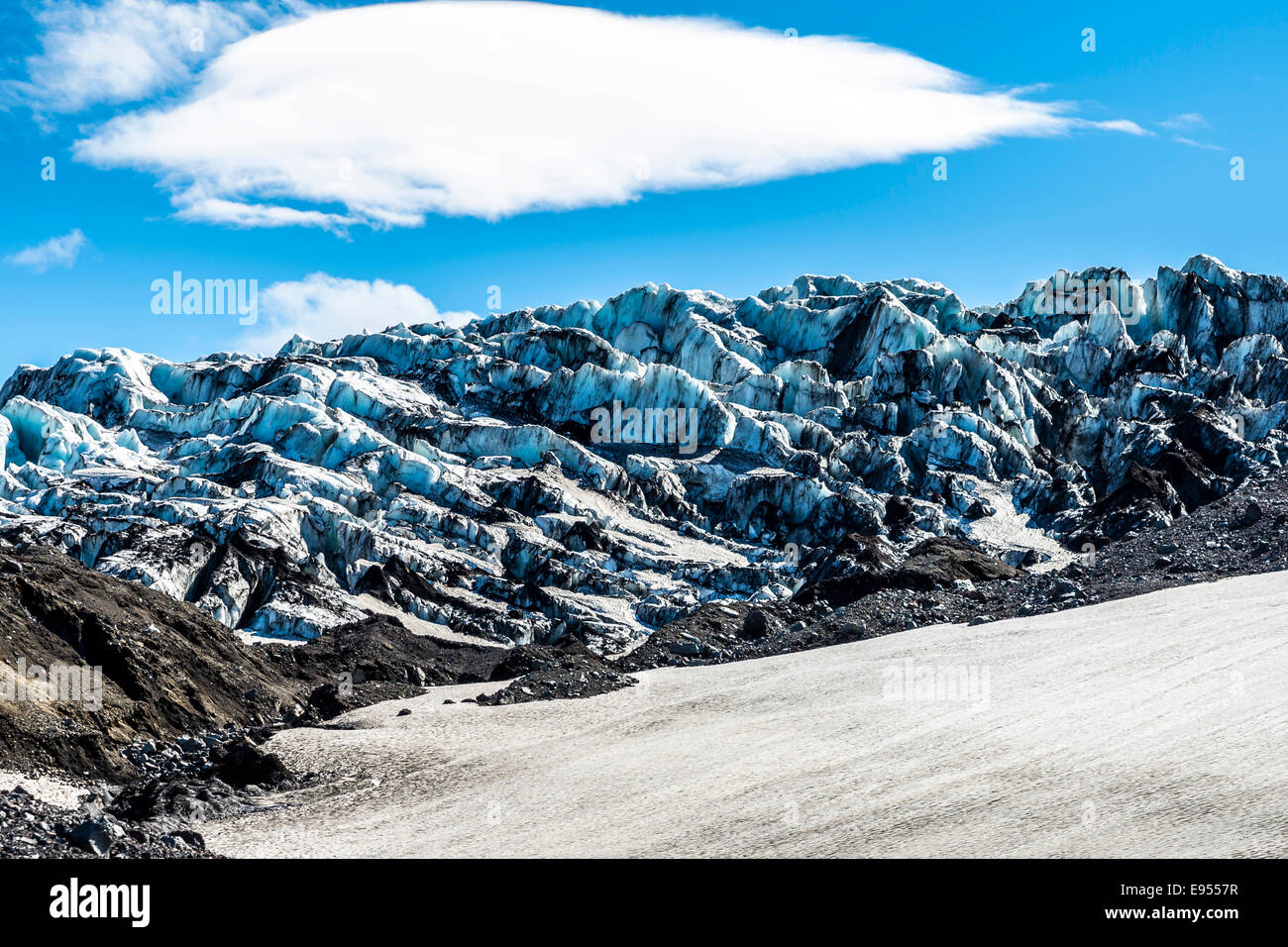 Formations de glace, des sommets enneigés de la chaîne de montagnes volcaniques Kverkfjöll, sur le bord nord du glacier Vatnajökull, highlands Banque D'Images