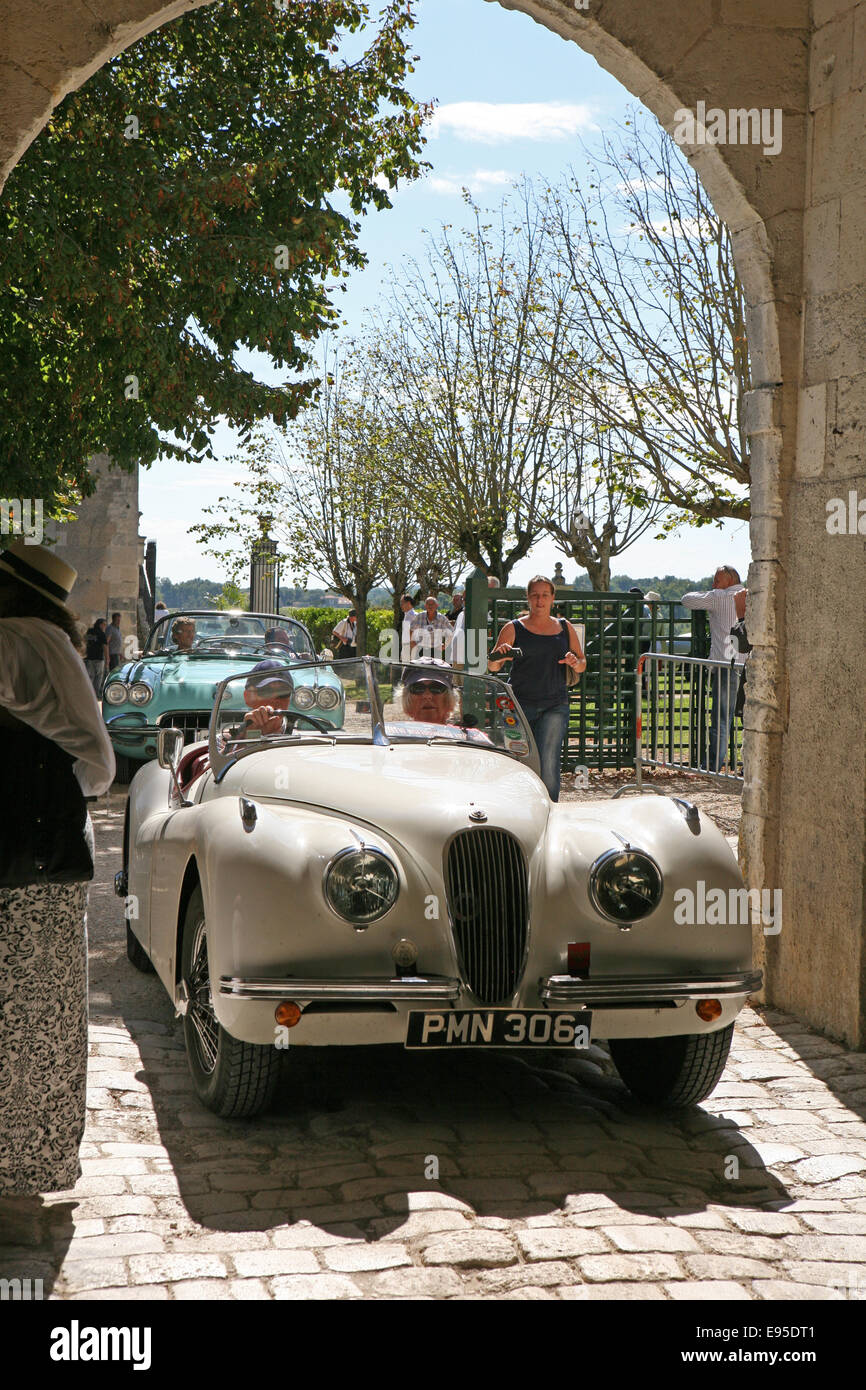 Une Jaguar XK120, une voiture de sport britannique classique. Banque D'Images
