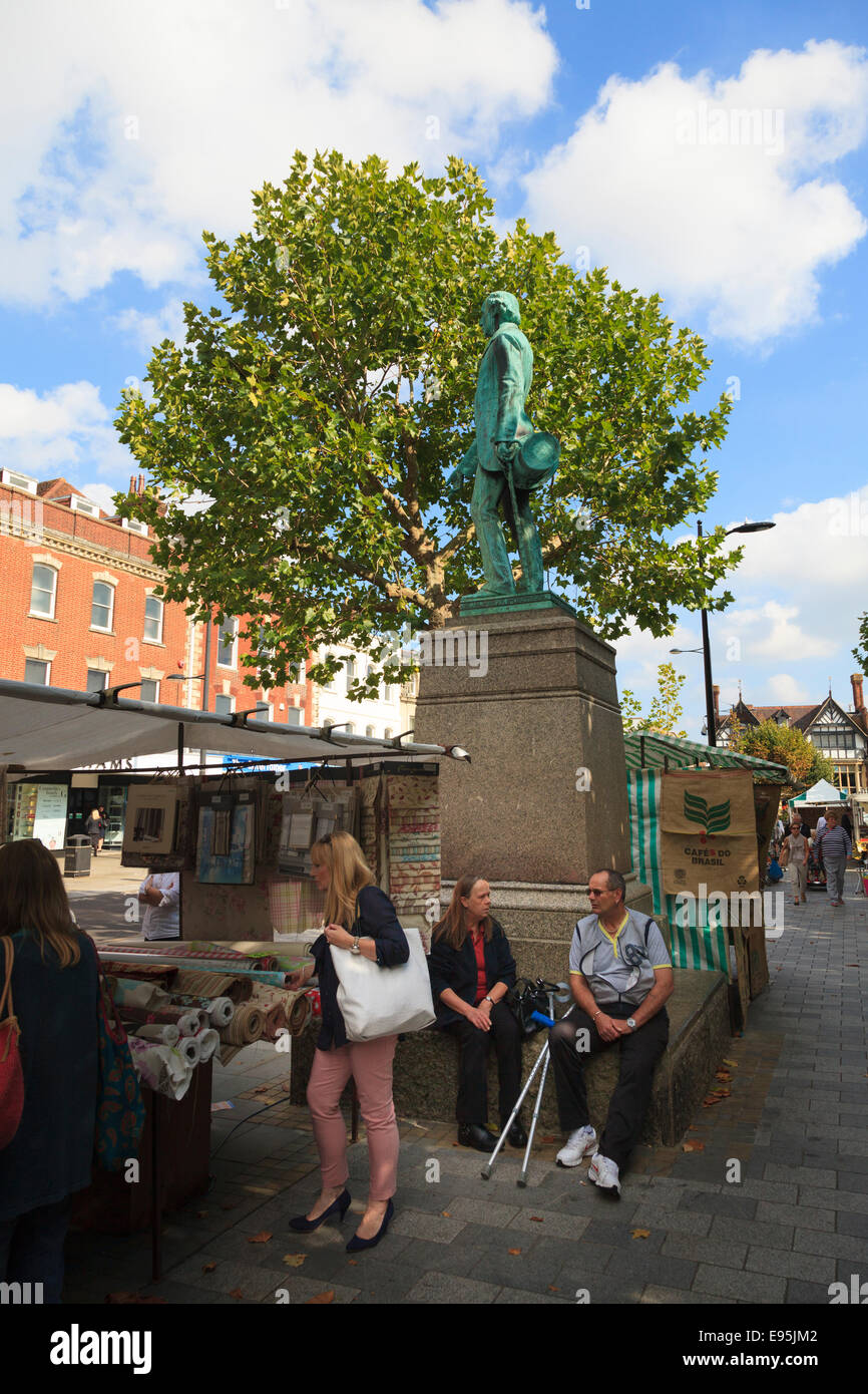 Statue de Henry Fawcett à Salisbury place du marché utilisé comme siège. Banque D'Images