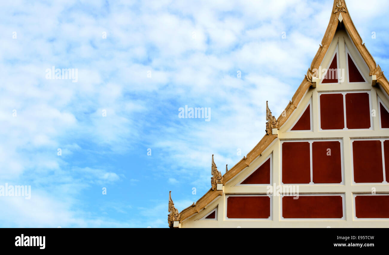 L'art bouddhique de Pavilion et bleu ciel nuageux à un temple bouddhiste. Banque D'Images