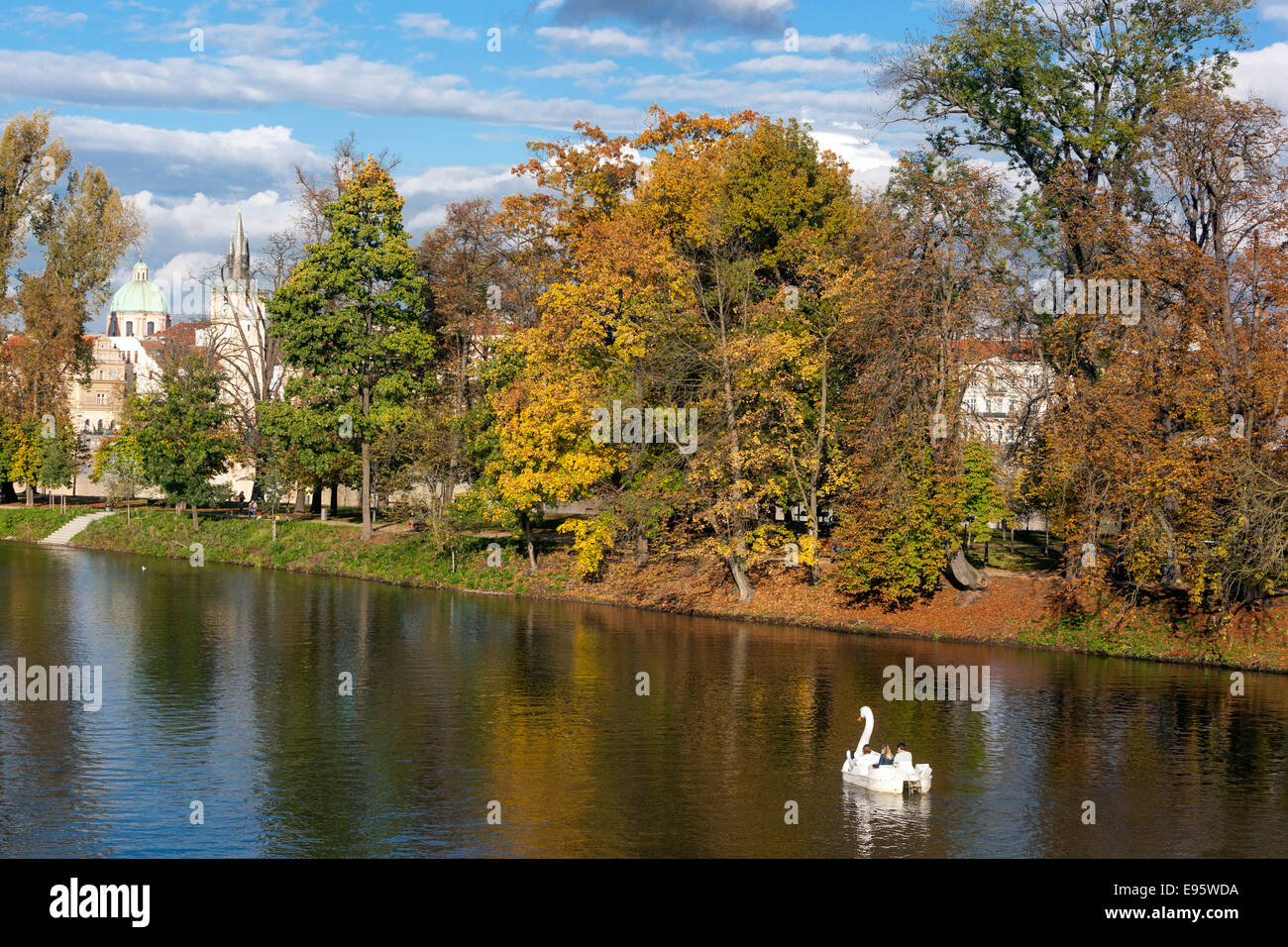 Strelecky Island View, Prague automne Vltava rivière République tchèque Banque D'Images