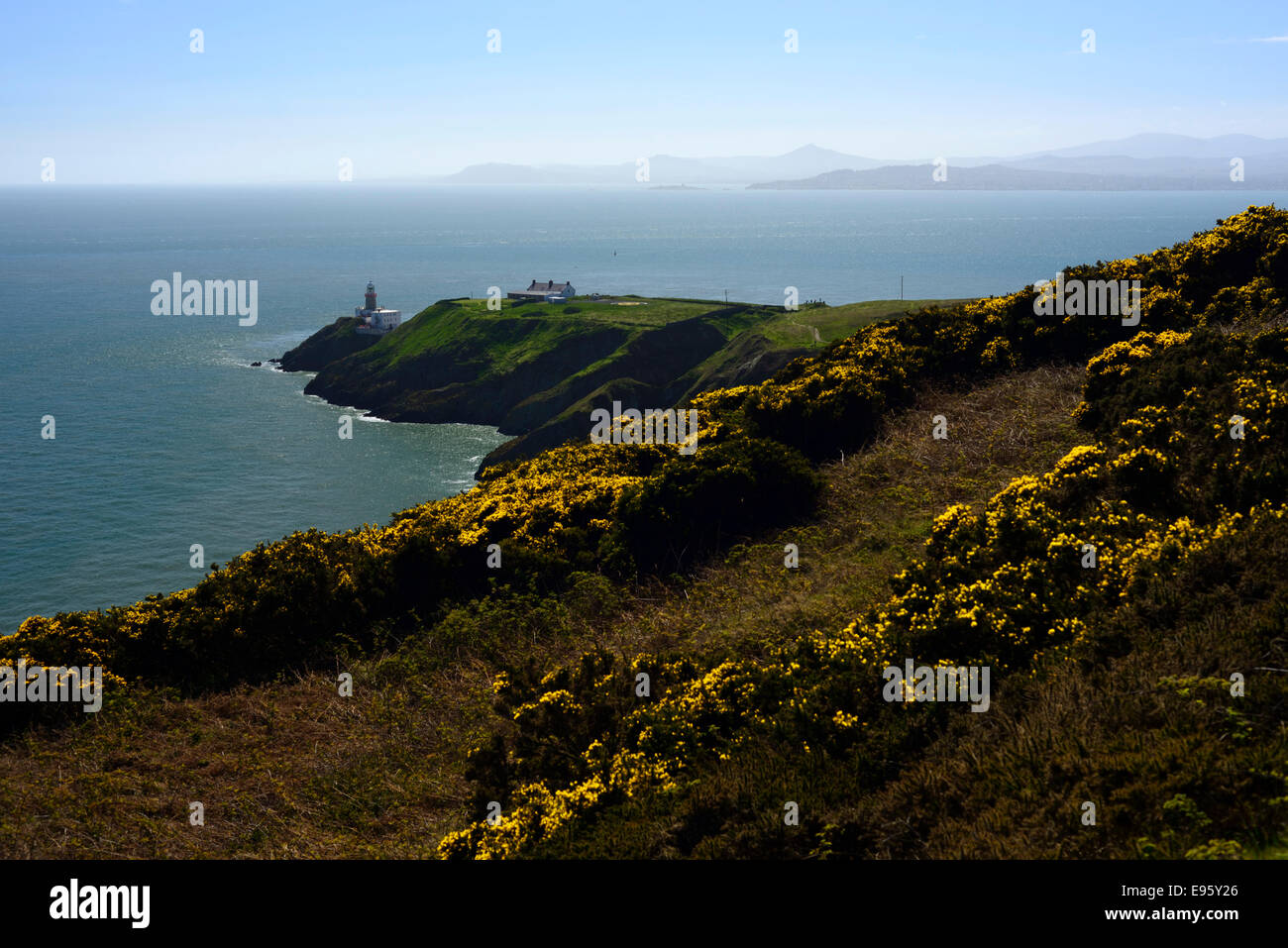 L'irlandaise Bailey Phare sur howth head co Dublin surplombant la baie de Dublin Banque D'Images