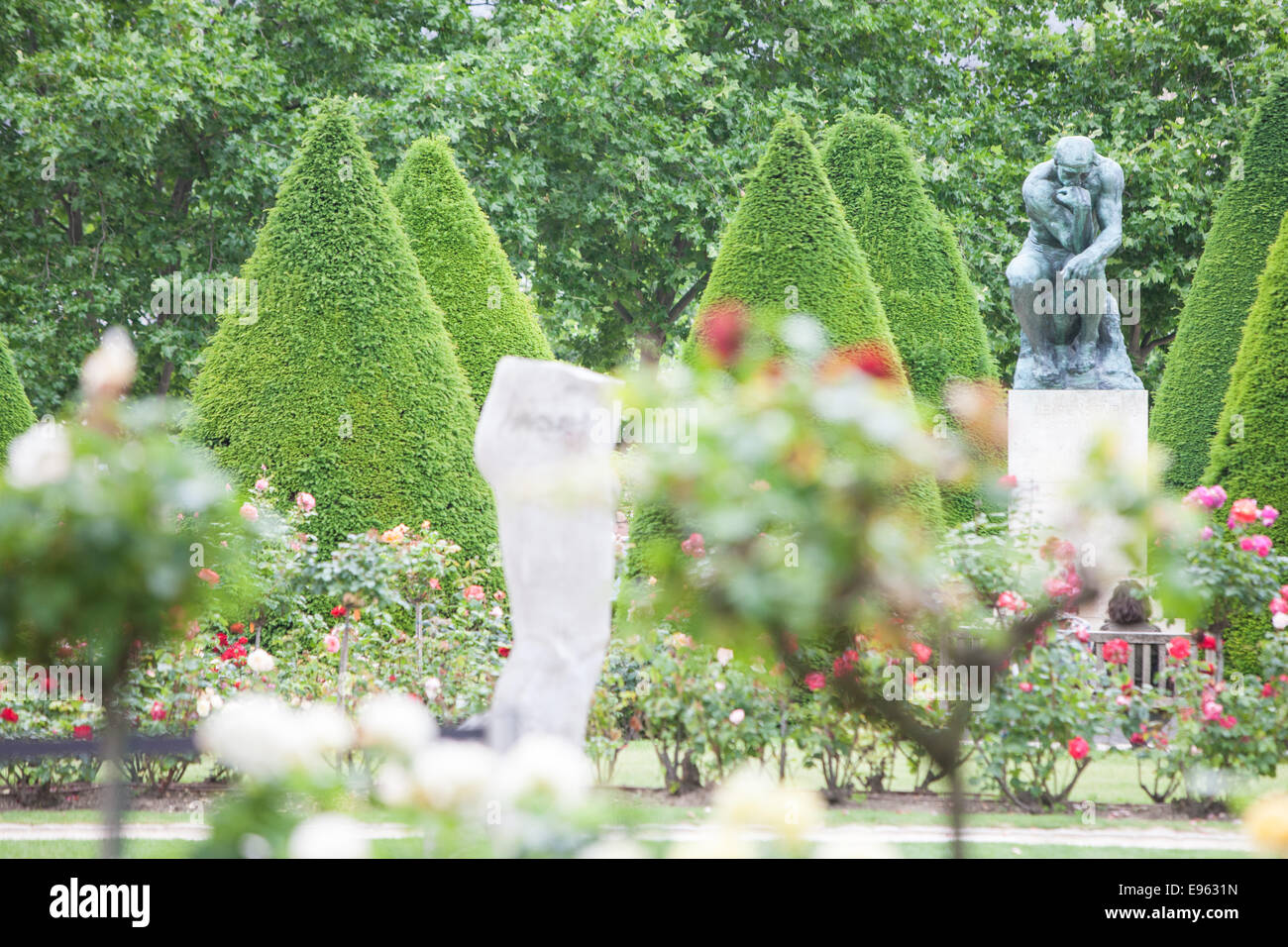 Sculpture à grande échelle, y compris les fameux 'Le penseur' sur l'affichage à l'Jardins de Musée Rodin, Paris,France. Banque D'Images