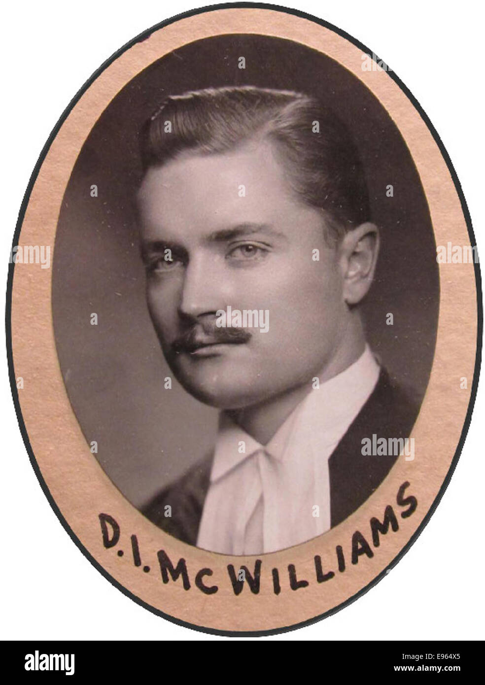 Cette photographie portrait montre David Ireland McWilliams, diplômé en 1948 de la Osgoode Hall Law School. McWilliams a ensuite eu une brillante carrière juridique au Canada. Banque D'Images