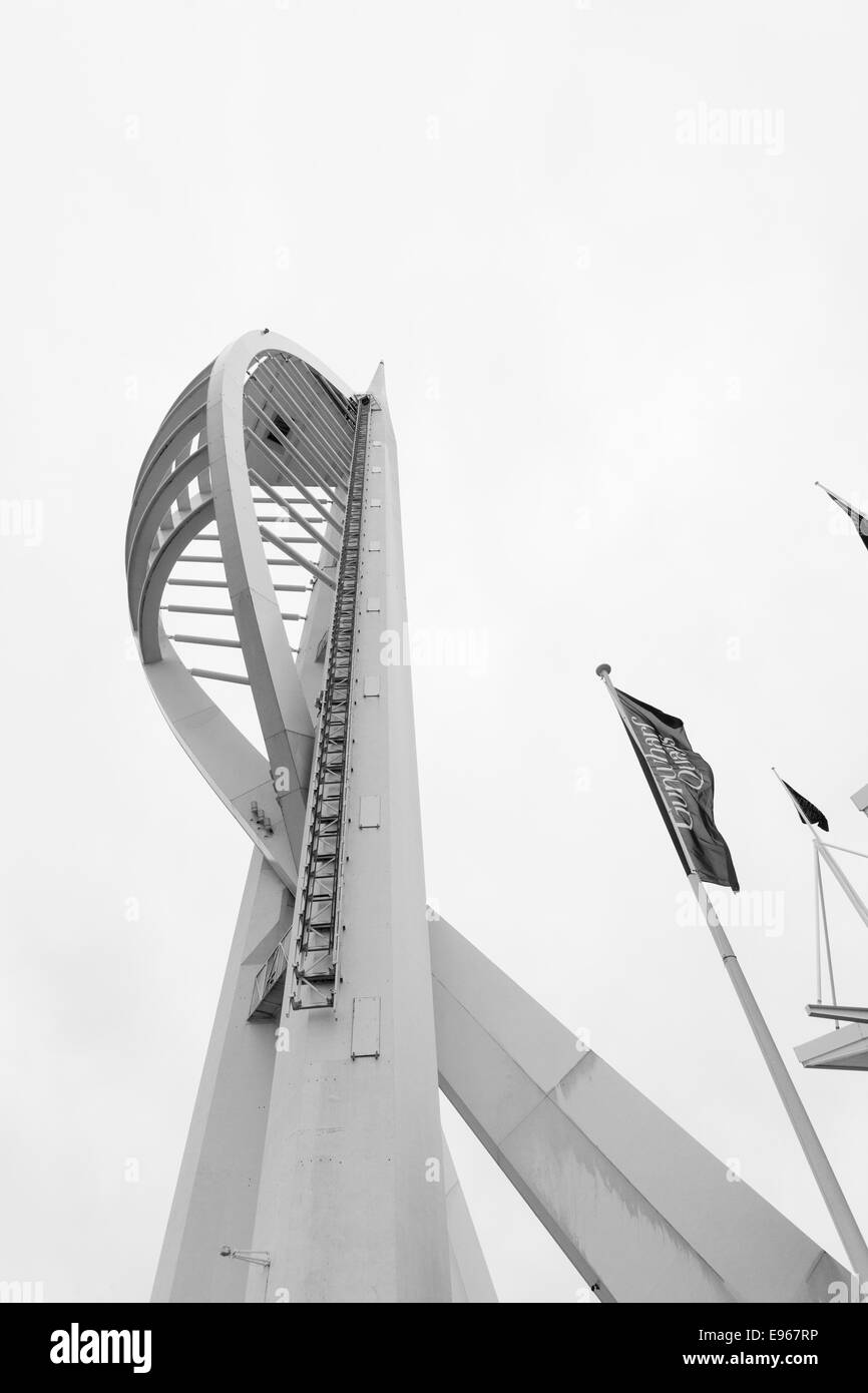 Spinnaker Tower, GUNWHARF QUAYS, Portsmouth, Hampshire, Angleterre, Royaume-Uni, Europe Banque D'Images
