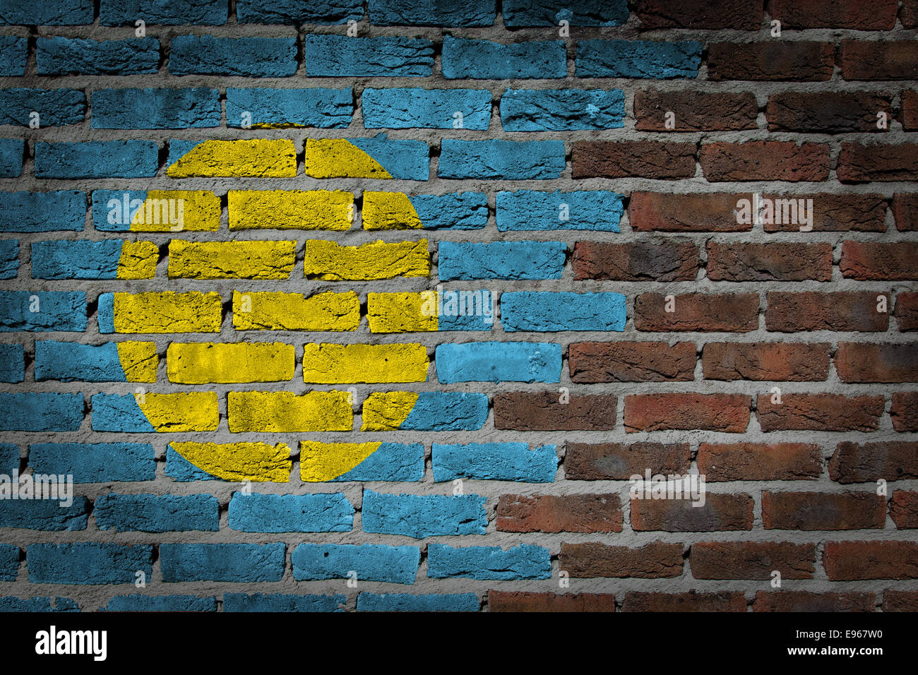 Très vieux mur en brique rouge foncé avec la texture d'un drapeau - Palau Banque D'Images