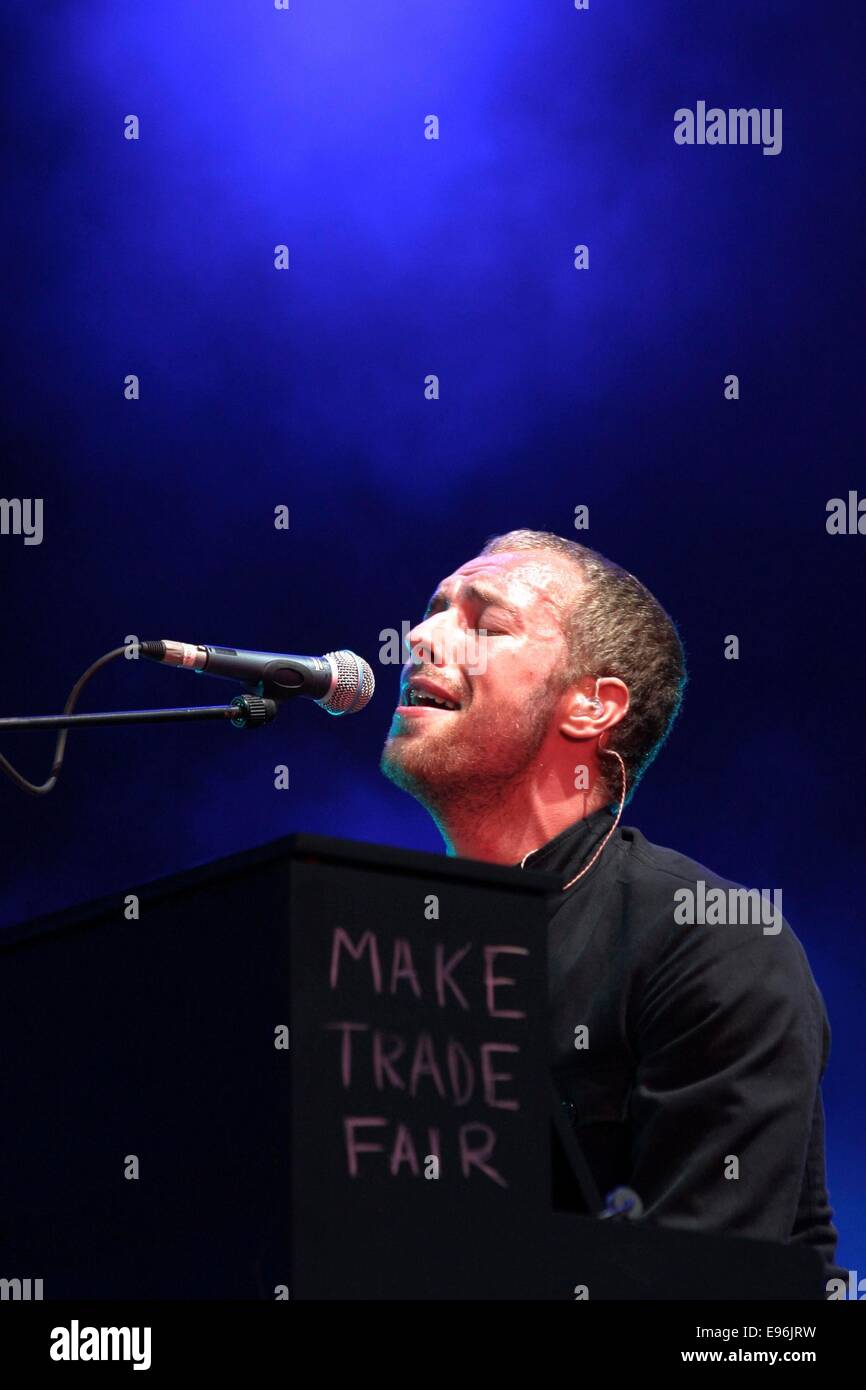 Chris Martin de Coldplay, T In The Park music festival, balado, Écosse, 2003. Banque D'Images