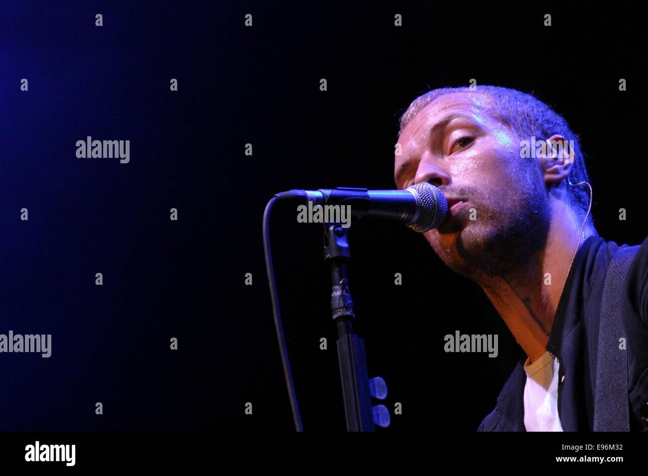 Chris Martin de Coldplay, T In The Park music festival, balado, Écosse, 2003. Banque D'Images