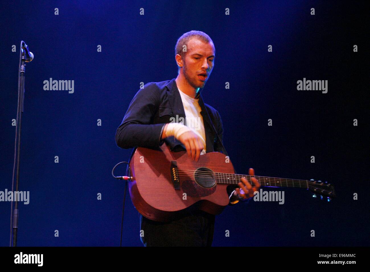 Chris Martin de Coldplay, T In The Park music festival, balado, Écosse, 2003. Banque D'Images