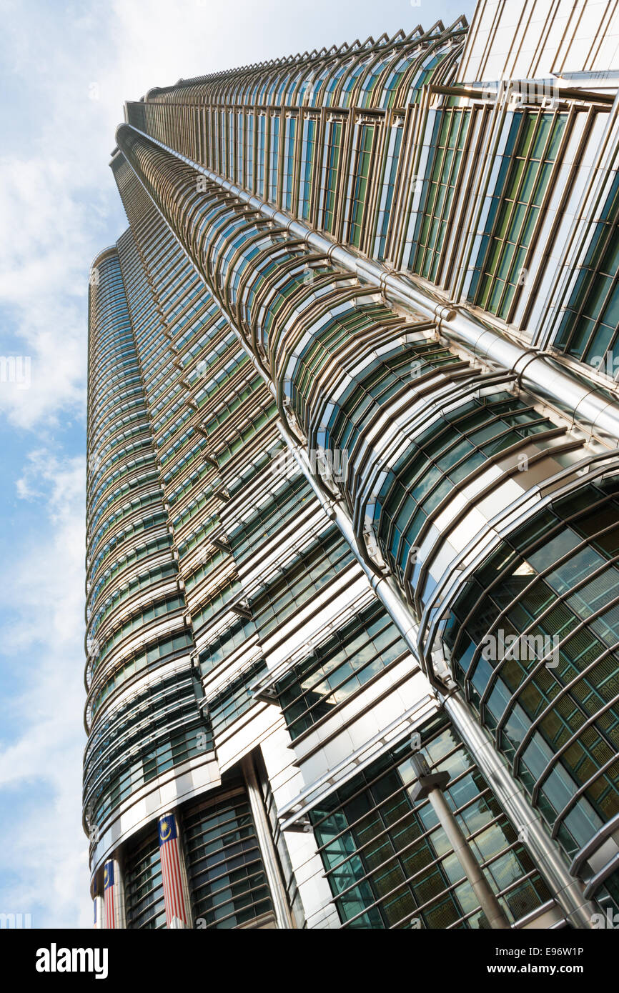 Tour Petronas de Kuala Lumpur Angle vers le haut Banque D'Images