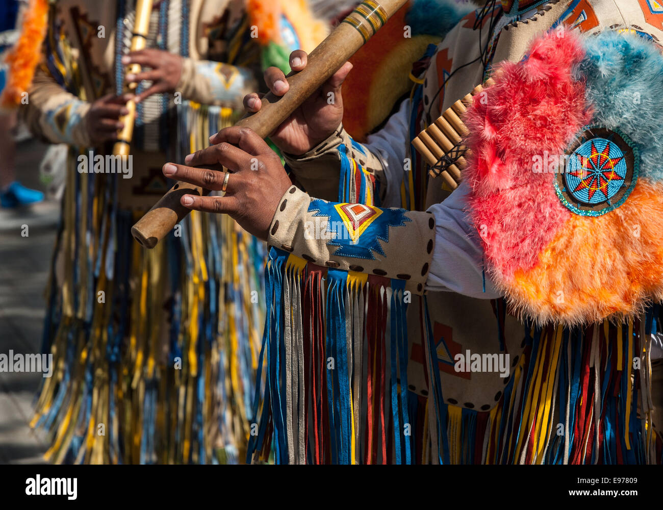 Joueurs de flûte de pan d'Amérique du Sud l'exécution en public. Banque D'Images