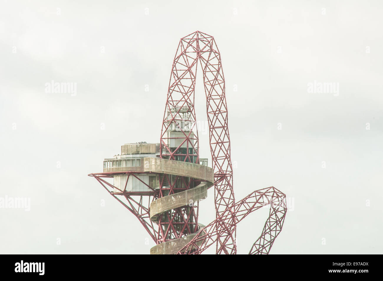ArcelorMittal Orbit sculpture et tour d'observation par Anish Kapoor et Cecil Balmond, Queen Elizabeth Olympic Park, Stratford, East London, Angleterre Banque D'Images