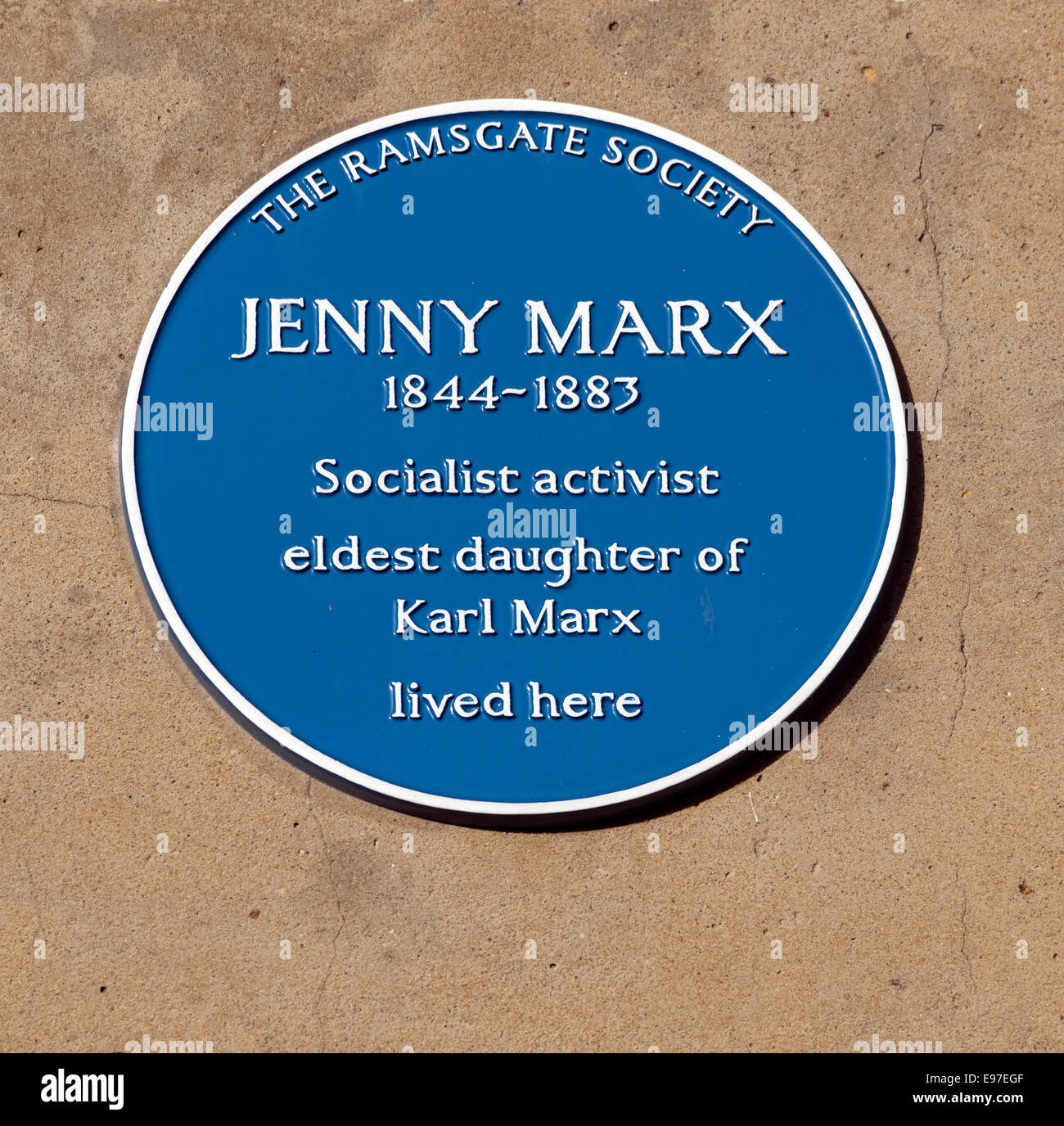 Blue plaque à 6 La route de l'Artillerie, Ramsgate, Kent ; Jenny Marx 1844-1883 militant socialiste, fille aînée de Karl Marx a vécu ici Banque D'Images