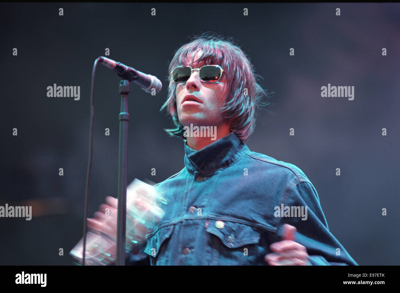 Liam Gallagher/ Oasis en concert à Loch Lomond, Ecosse, en 1996. Banque D'Images