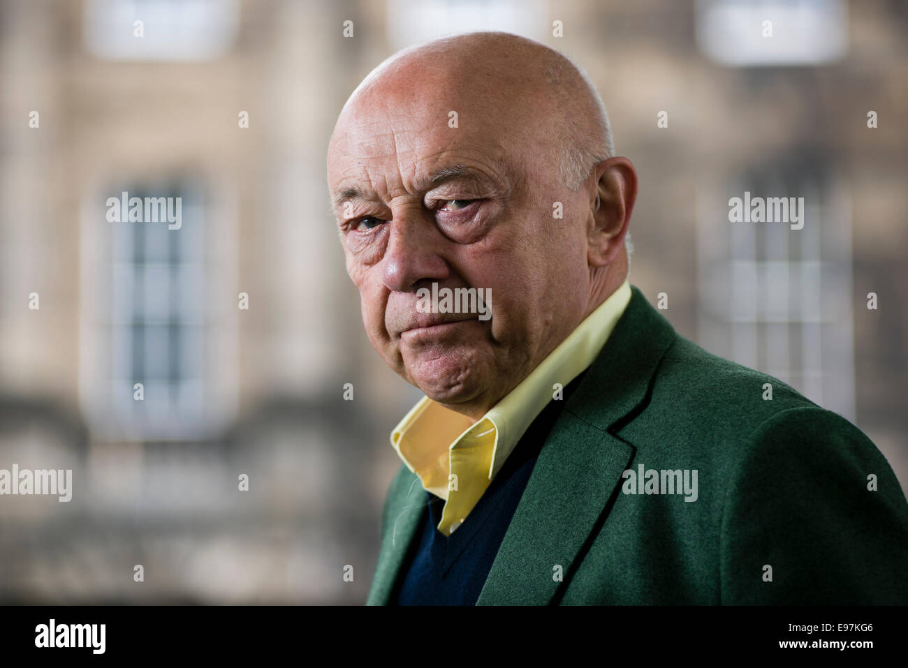 La gestionnaire des arts, et journaliste de la radio et de la télévision John Tusa apparaît au Edinburgh International Book Festival. Banque D'Images