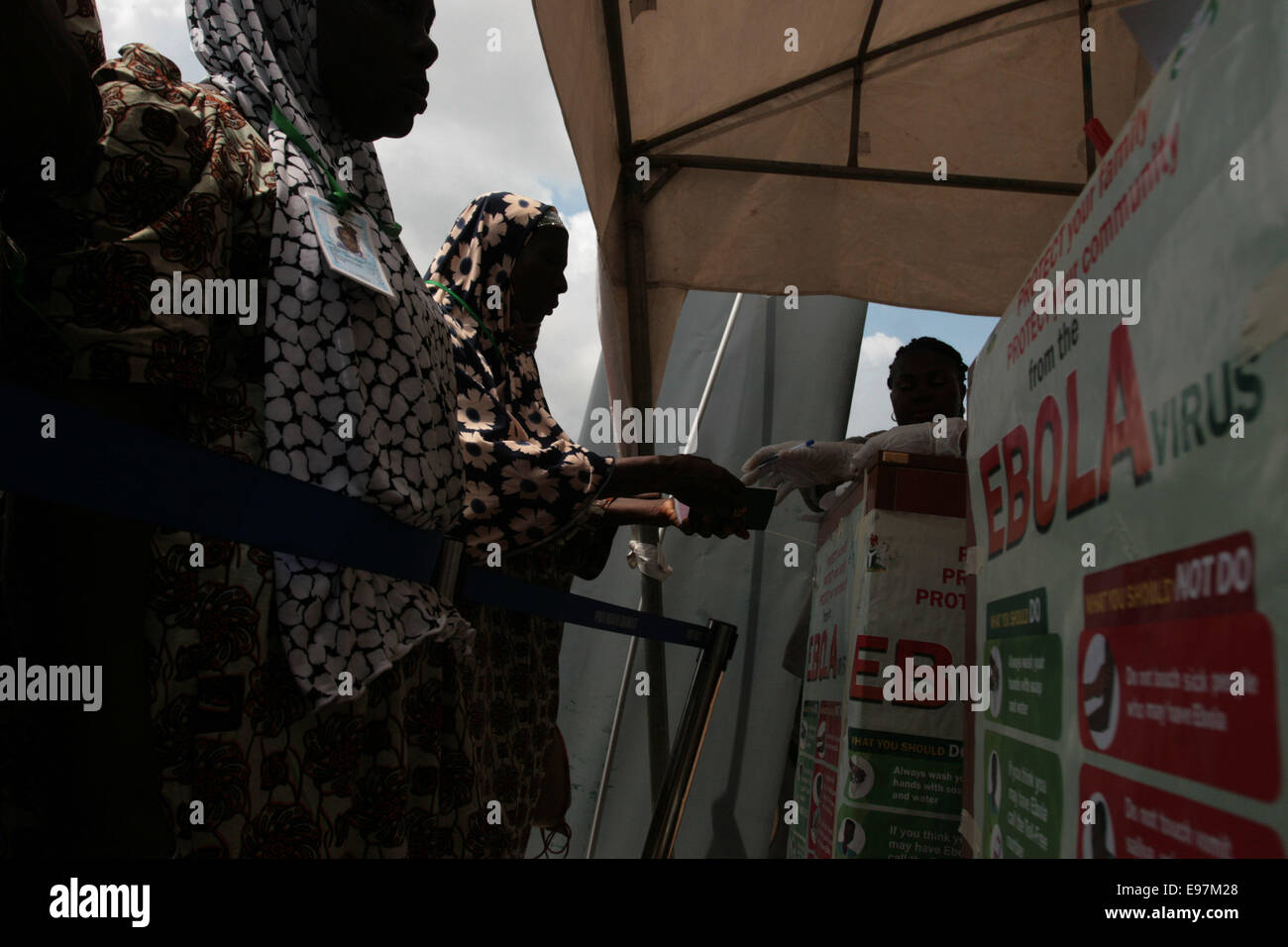 Hajj pèlerins au point de contrôle d'ebola,hajj camp, l'aéroport de Lagos, Banque D'Images