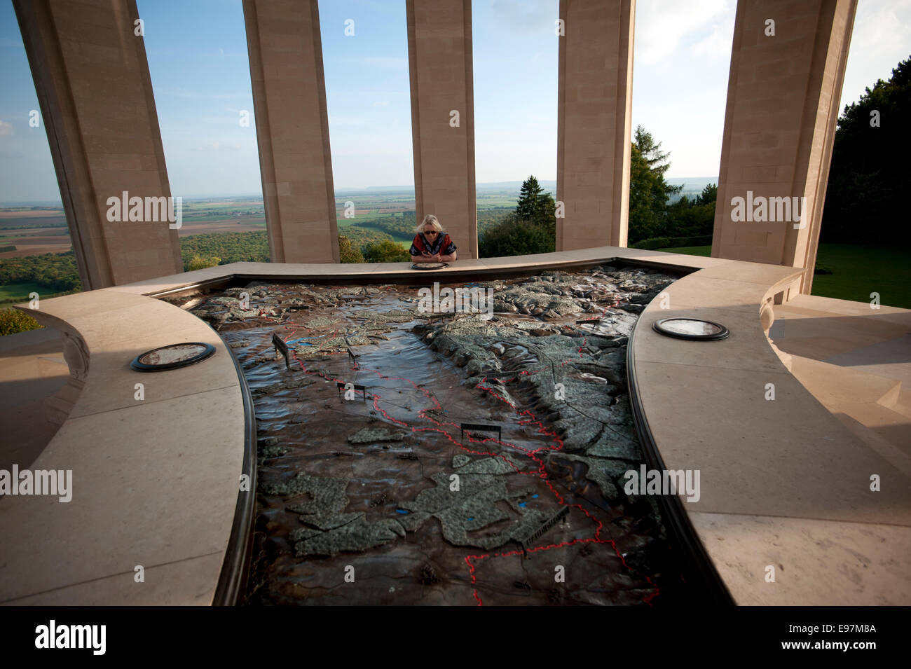 Butte de Montsec-nous dans le Memorial St Mihiel saillantes. Bataille ...