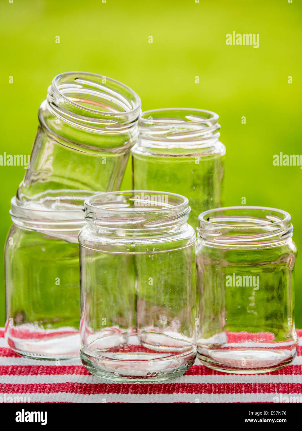 Pots de confiture en verre vide Banque D'Images