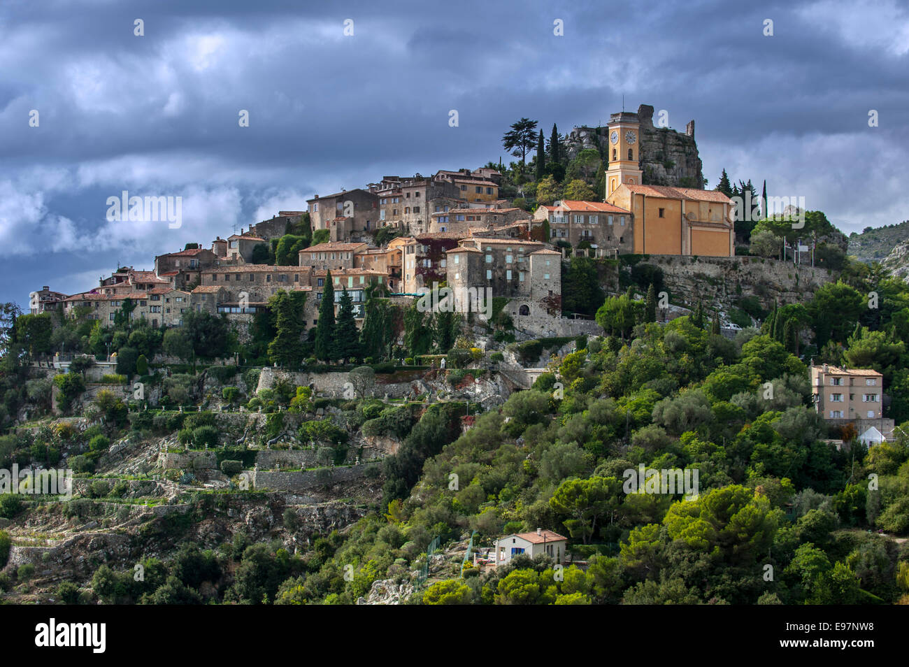 La vieille ville pittoresque d'Èze / Èze-Village, nid d'aigle perché sur le long d'Azur, la Côte d'Azur, Alpes-Maritimes, France Banque D'Images